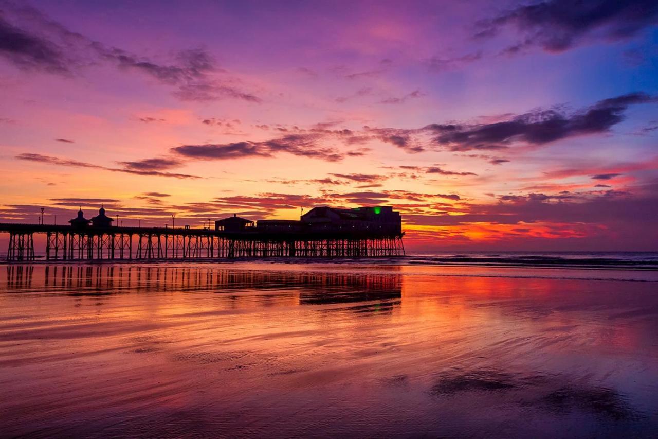 Oakwell Hotel Blackpool Bagian luar foto