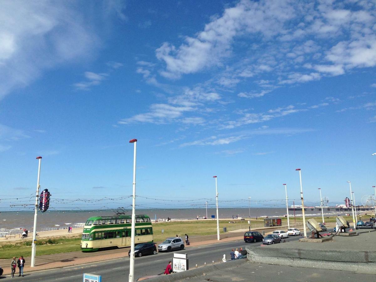 Oakwell Hotel Blackpool Bagian luar foto